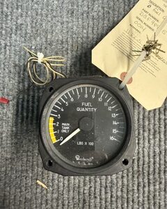 DSF989-5 FUEL INDICATOR ***MAKE OFFER***