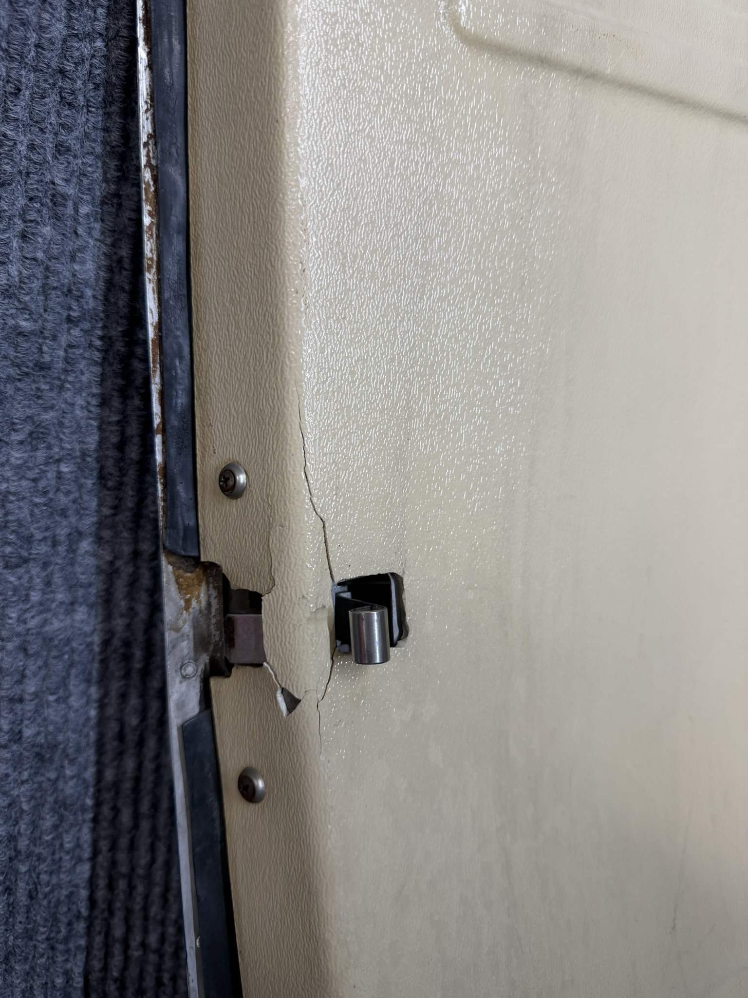 0711101-33 Baggage Door Complete W/ Latch - Image 4