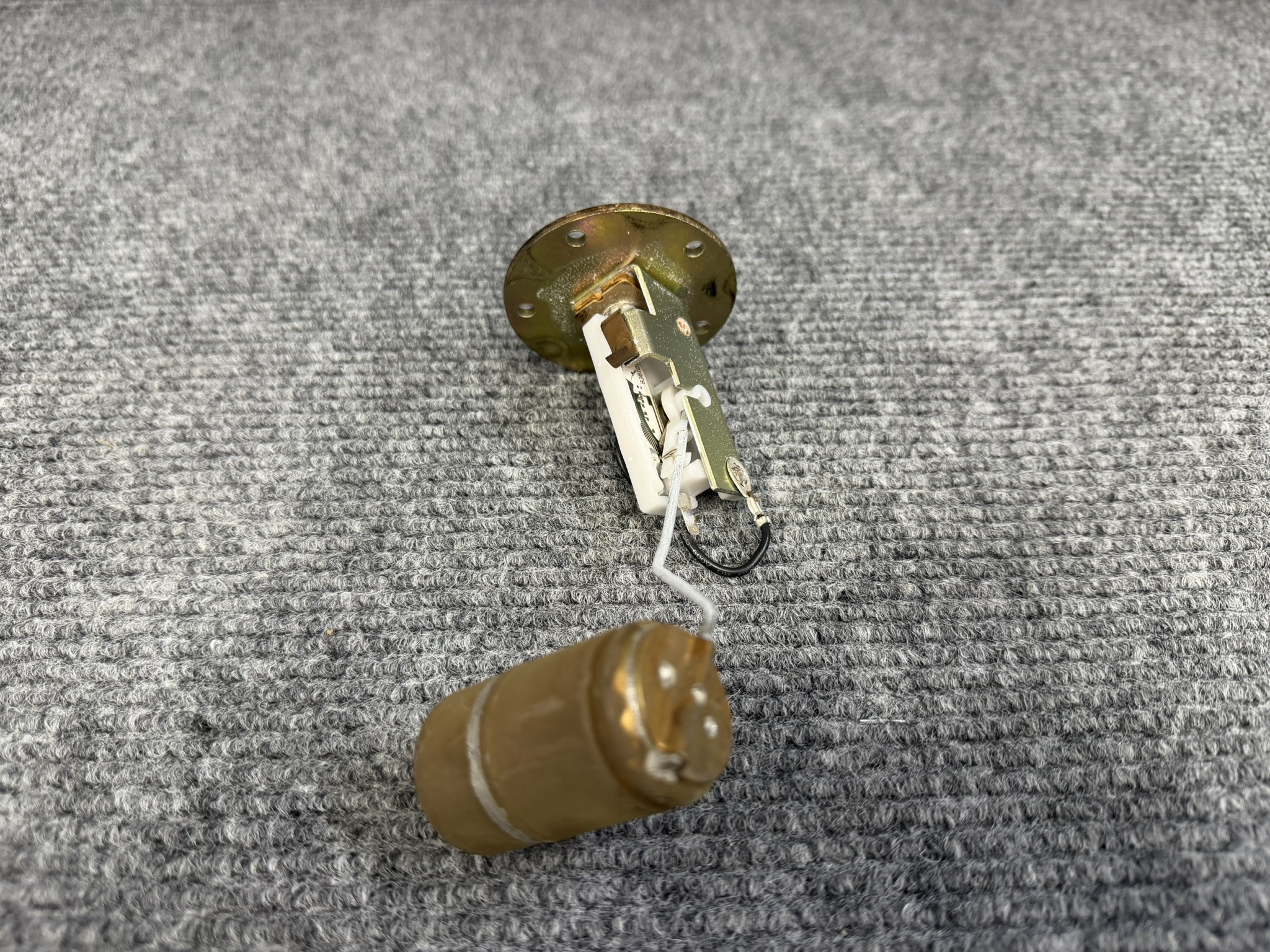 0523557-1 Fuel Gauge Transmitter - Image 2