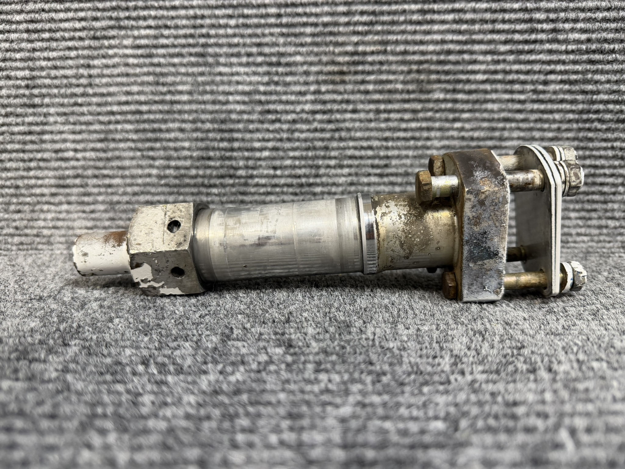 0541124 Main Gear Axle - Image 4