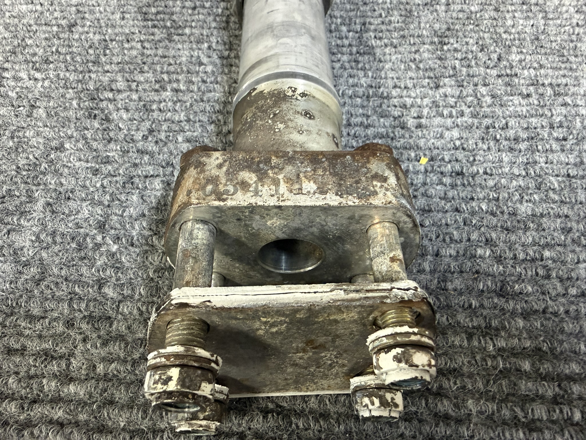 0541124 Main Gear Axle - Image 3