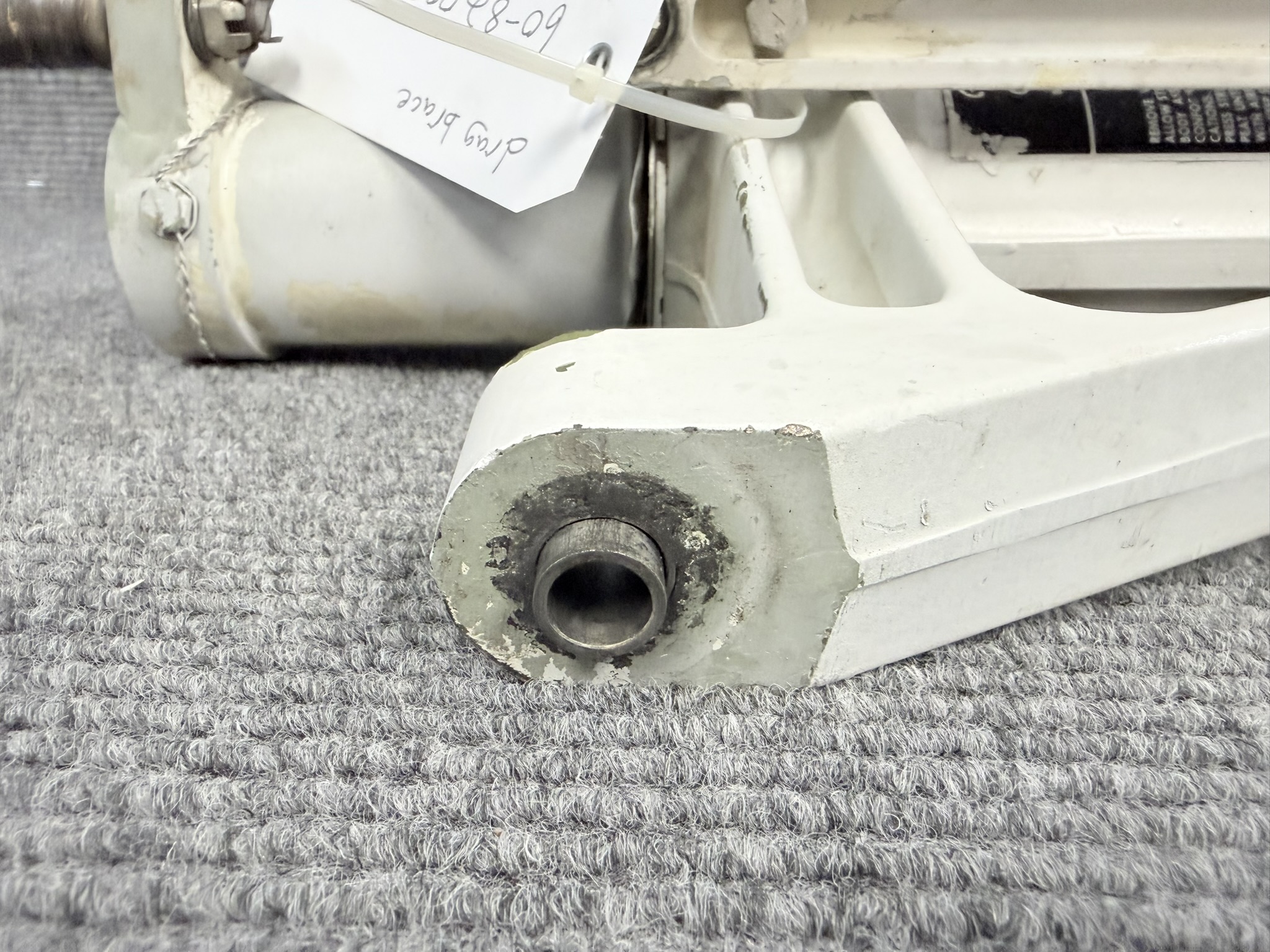 60-820000-603 Nose Gear Assembly W/ Torque Links and Drag Brace - Image 3