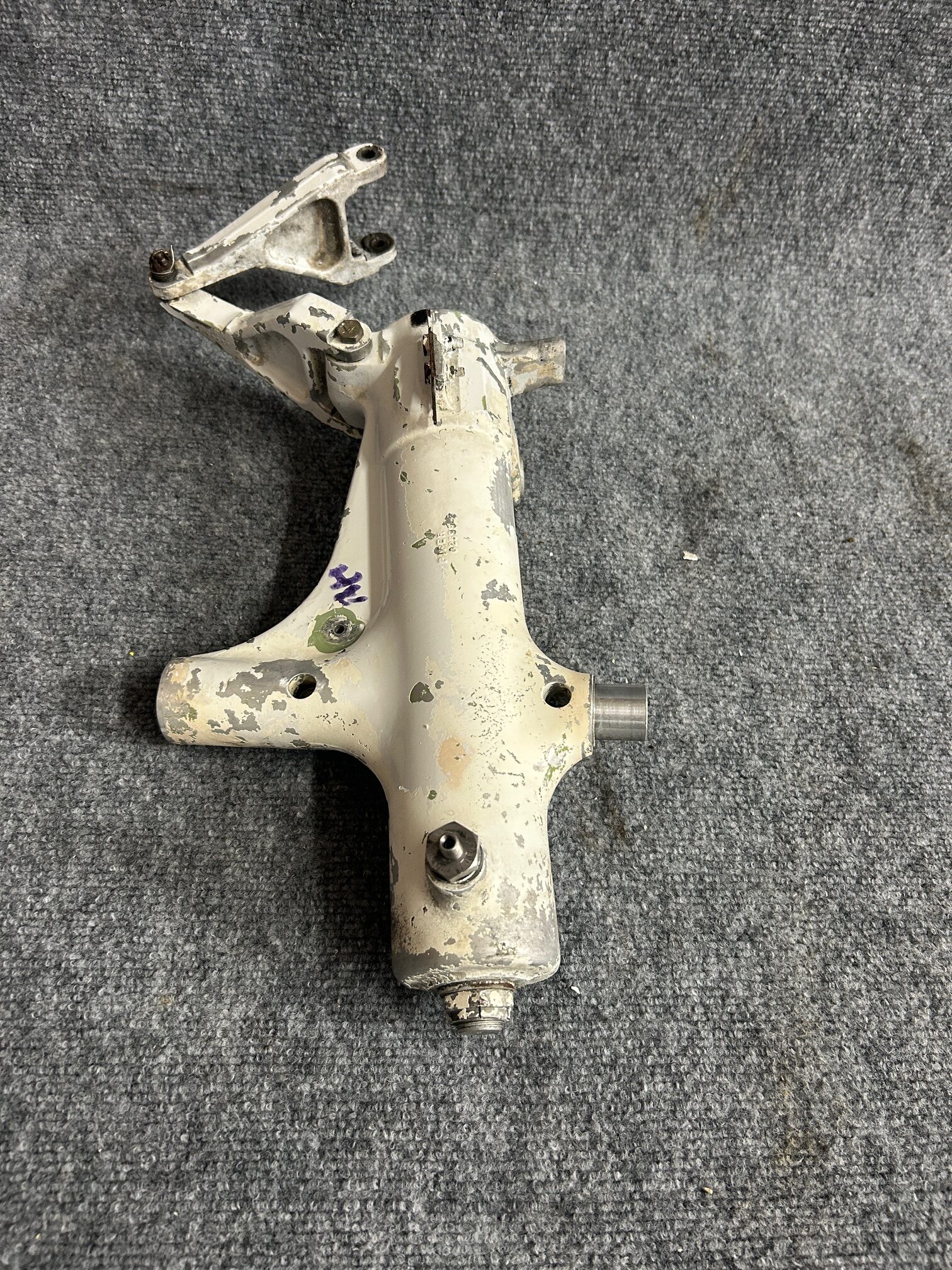 67926-037 PIPER PA44-180 RH MLG TRUNNION ASSY - Image 3