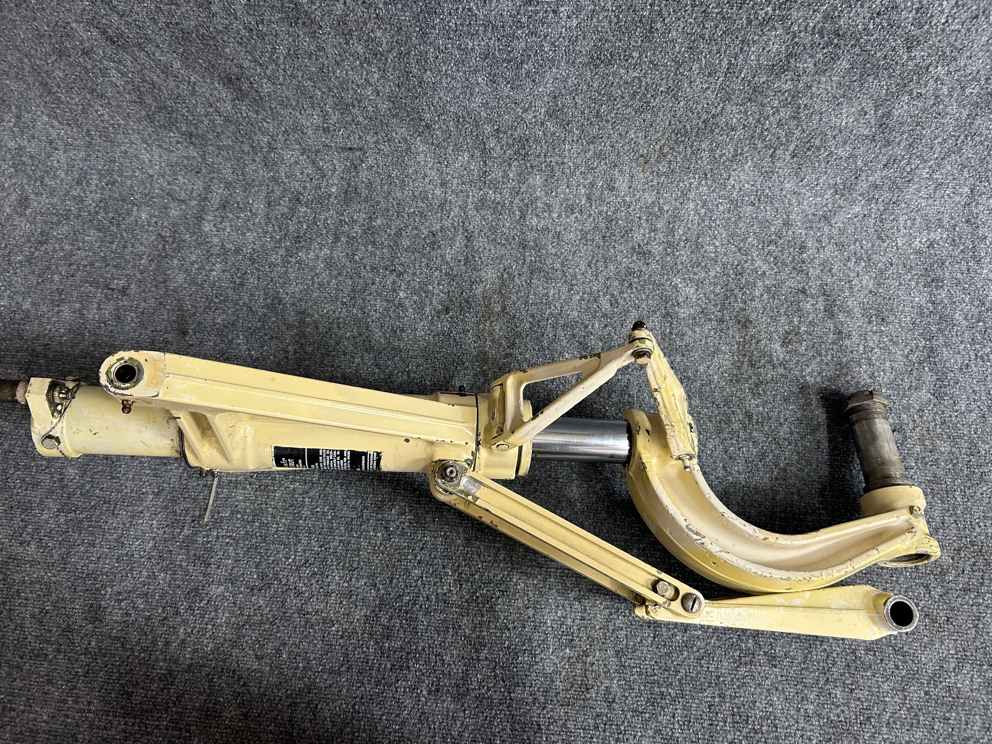 60-820000-603 DUKE B60 NOSE GEAR ASSY - Image 3