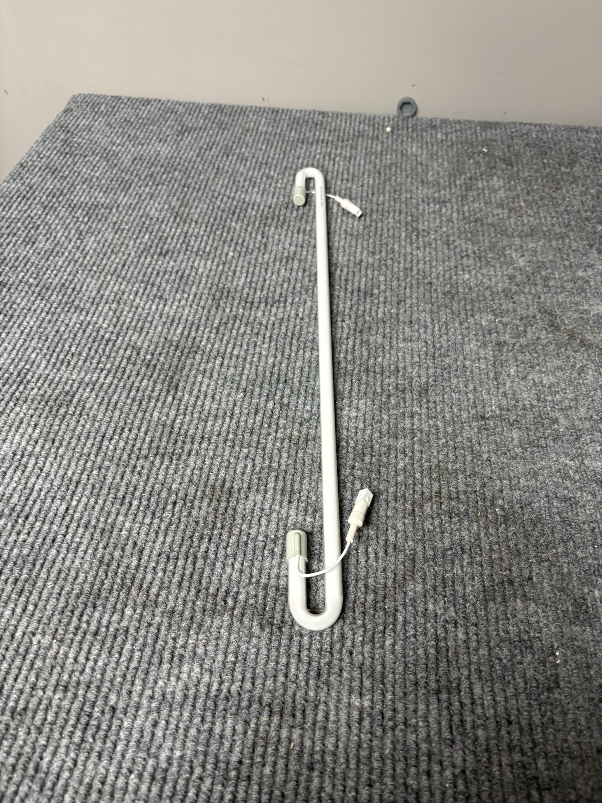 63344-560 TUBE LIGHT (MAKE OFFER)