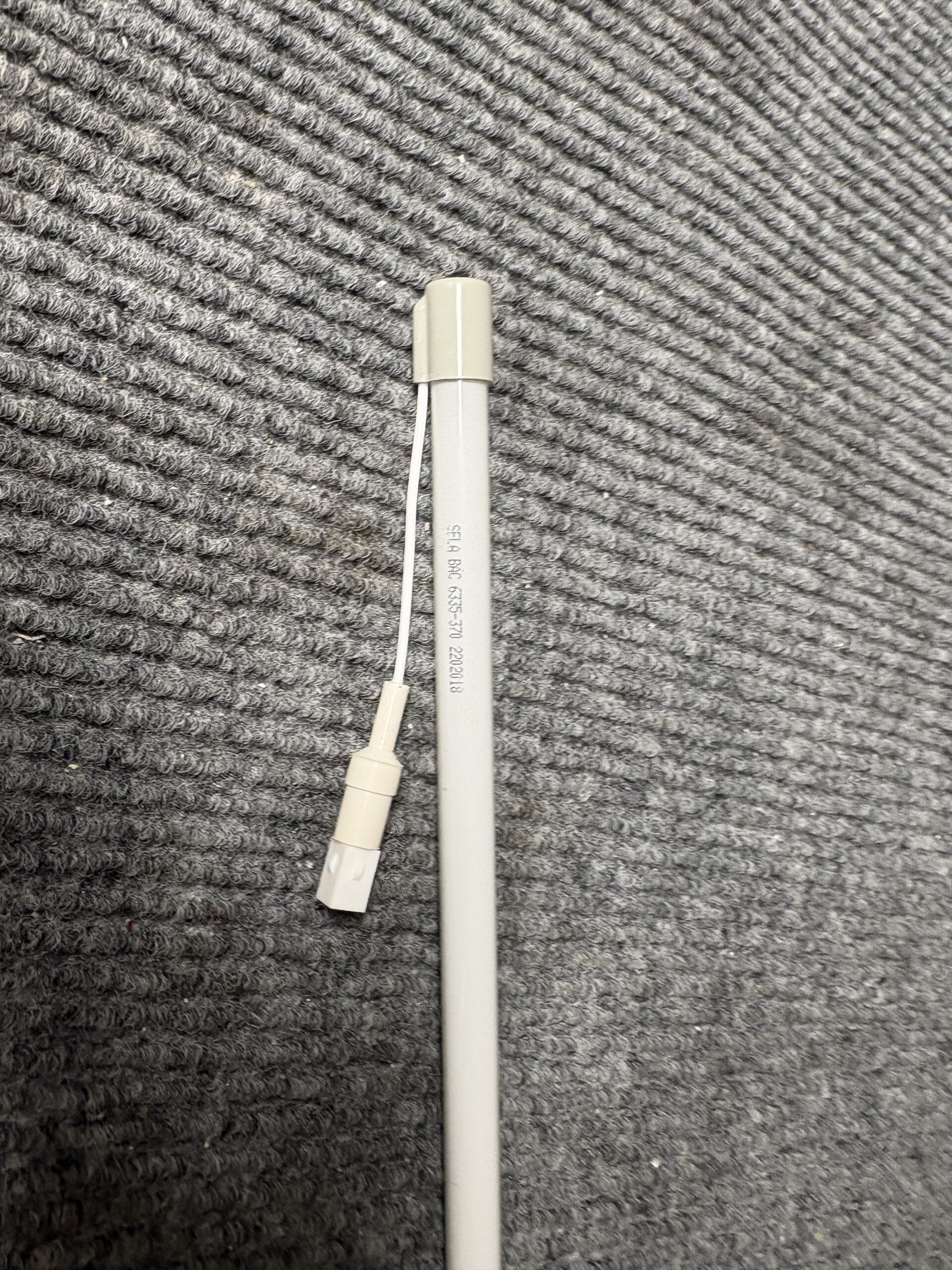 6335-370 TUBE LIGHT (MAKE OFFER) - Image 3