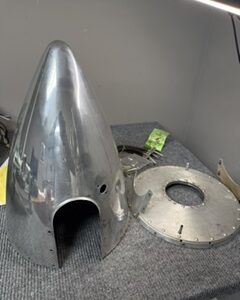 D2793 2 BLADE PROP SPINNER W/DE-ICE NOZZLES POLISHED  ***MAKE OFFER***